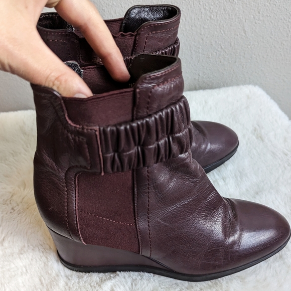 Aquatalia Plum Leather Ankle Booties Boots - Picture 3 of 9